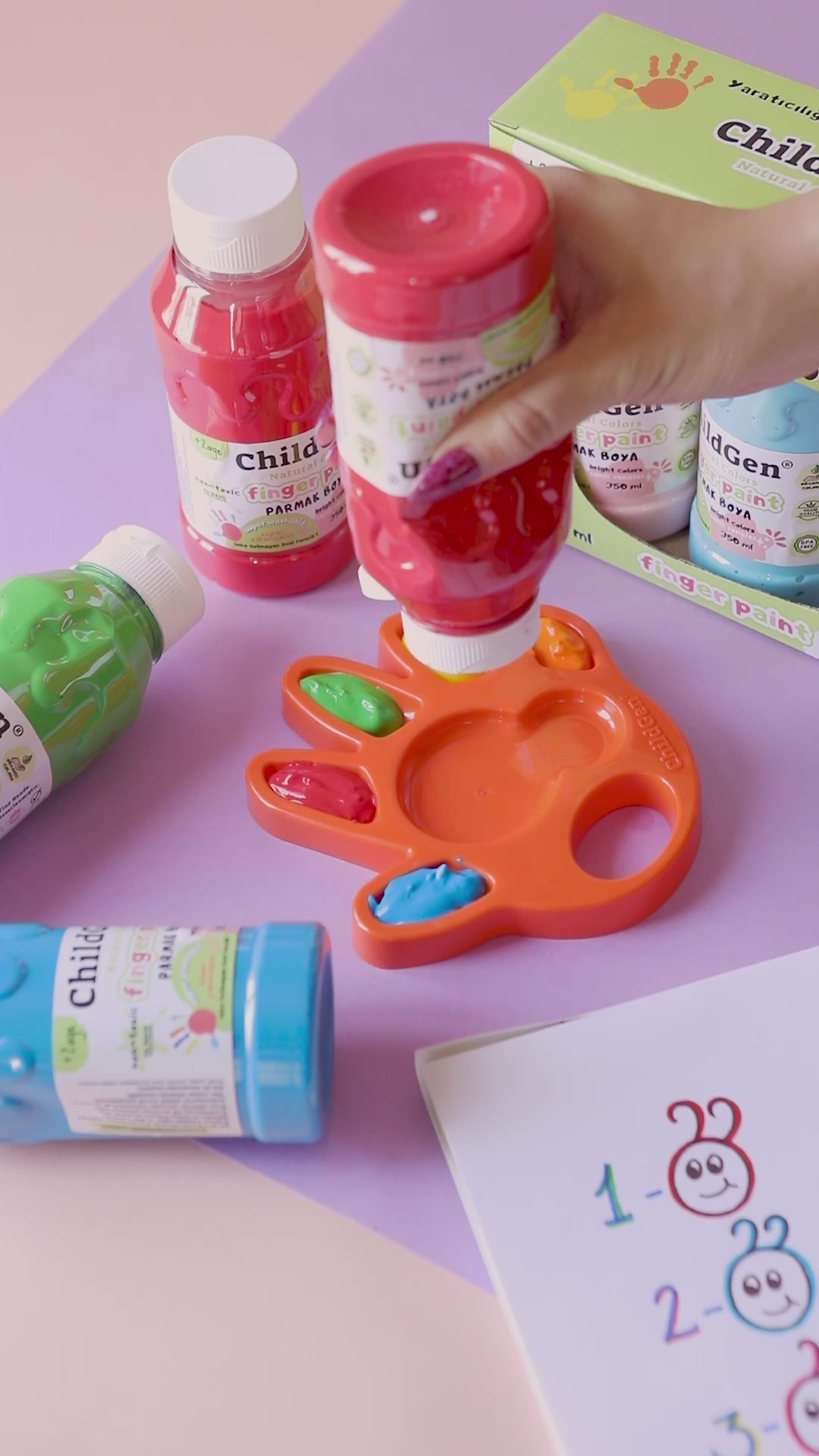 Mano tavolozza colori a dita