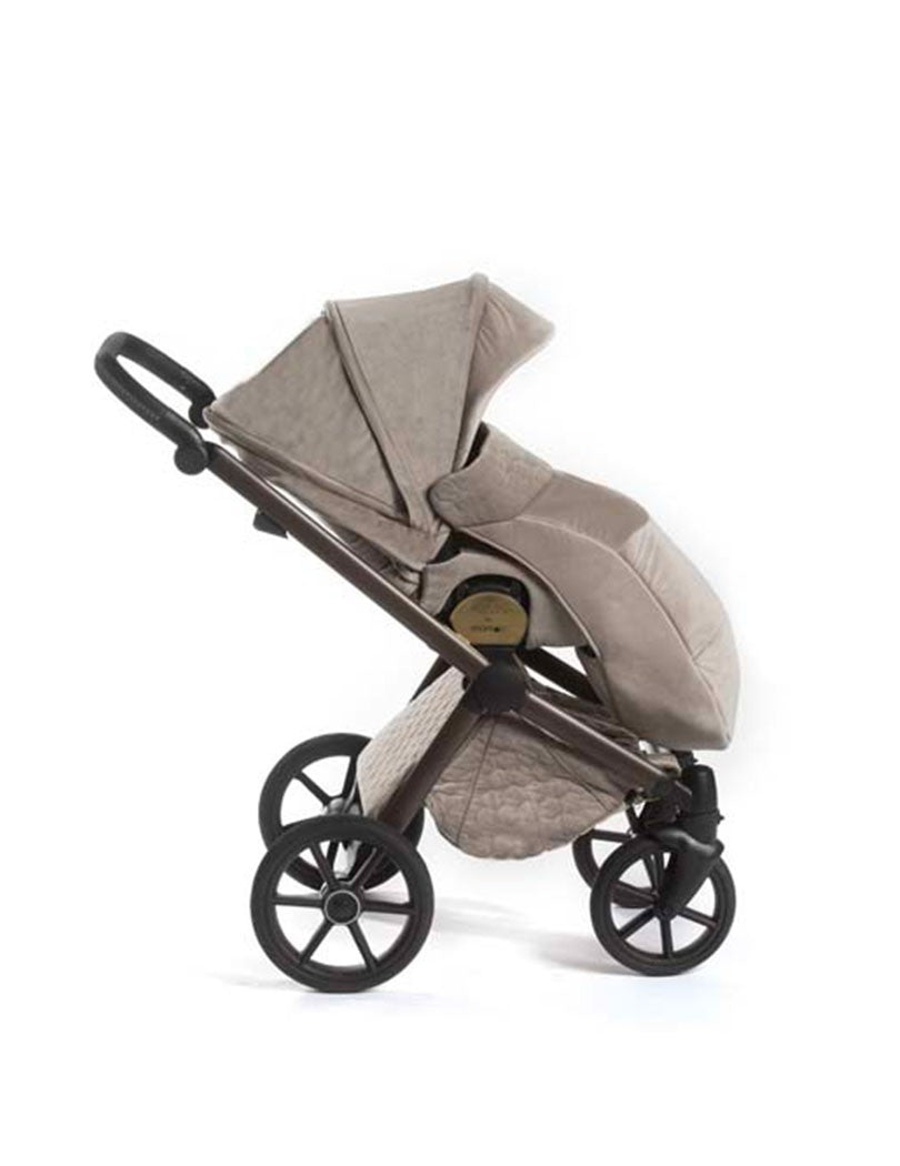 Momon – Duo Velvet Champagne von Nanan im After 59-Rahmen